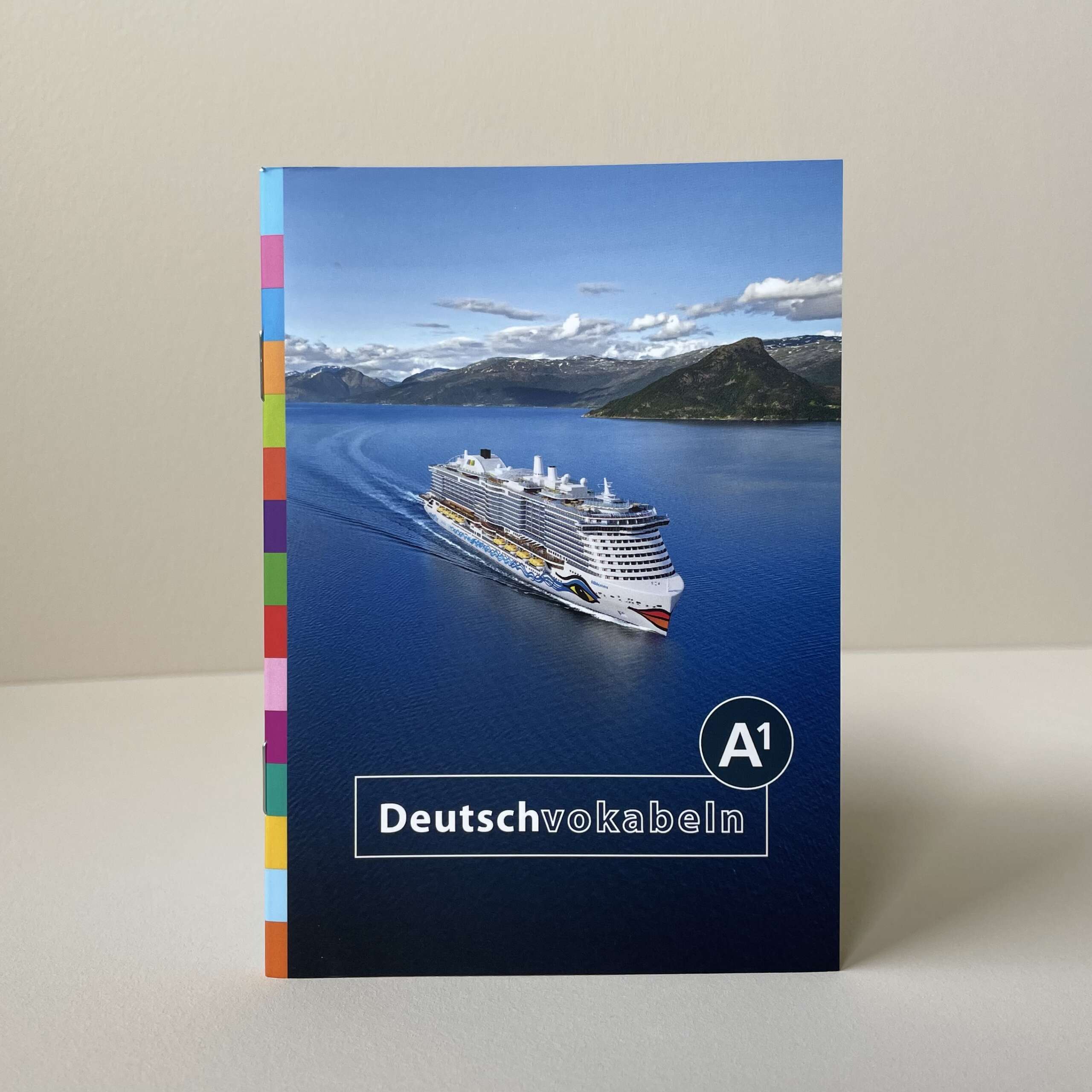 Titel des Buches Deutschvokabeln, das auf den AIDA-Schiffen vom Personal verwendet wird